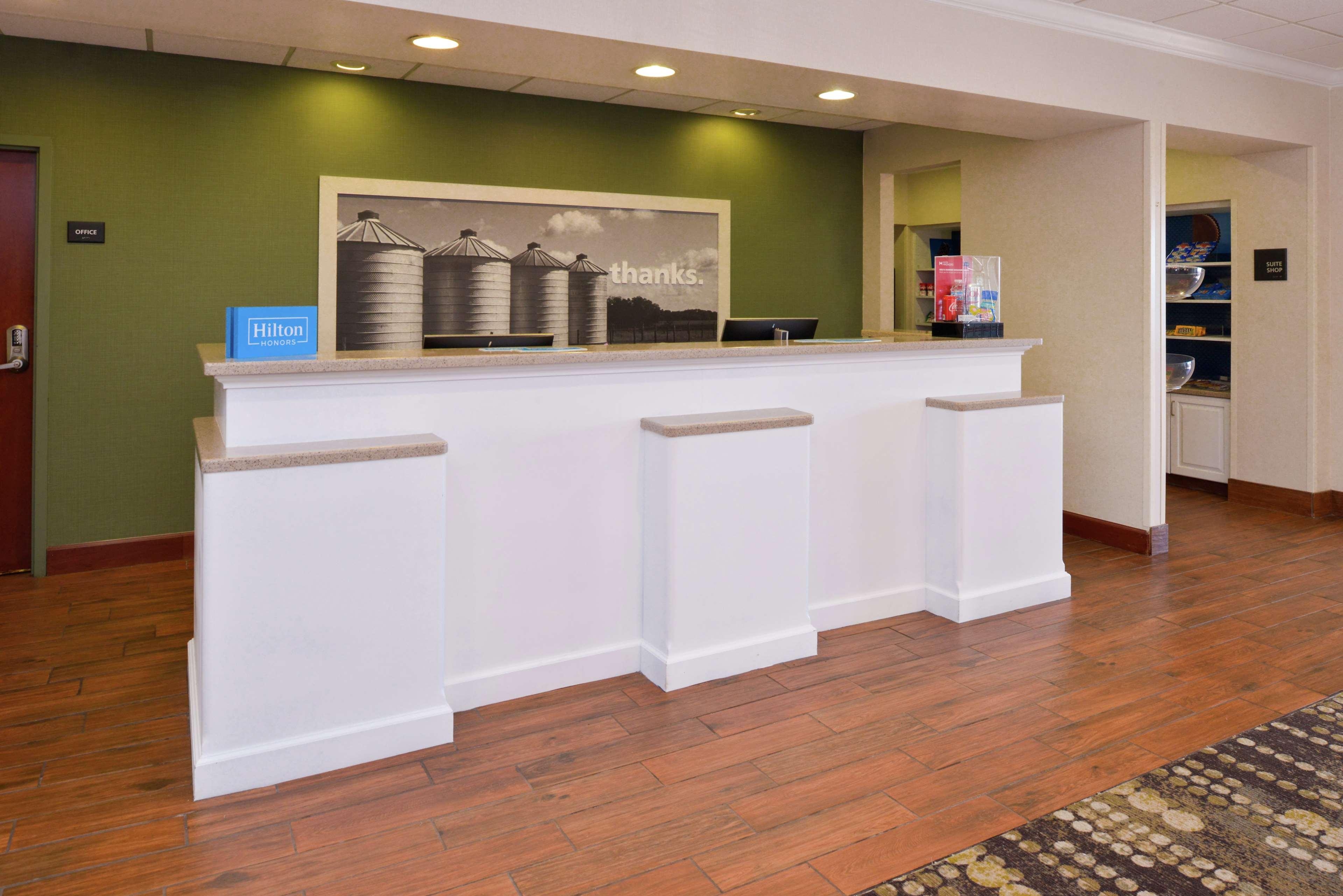 Hampton Inn & Suites Wilmington Exterior photo