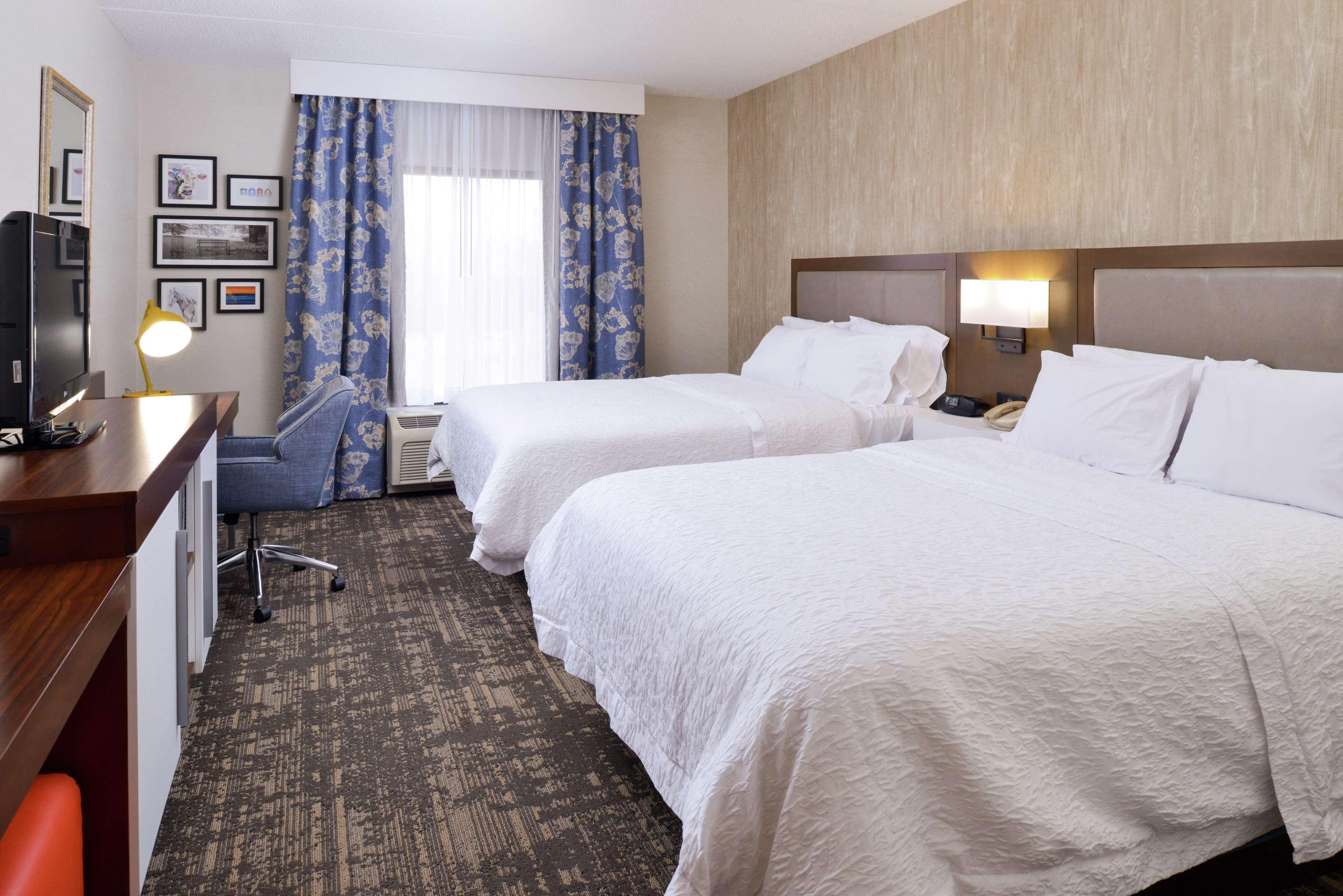 Hampton Inn & Suites Wilmington Exterior photo